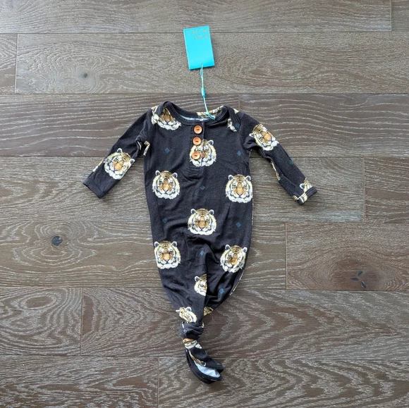 NWT Posh Peanut Matteo Button Knotted Gown Size 0-3 Months - Picture 2 of 6